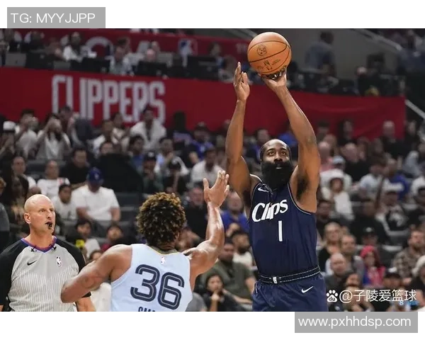 11月10日快船与灰熊精彩对决前场录像回顾与分析